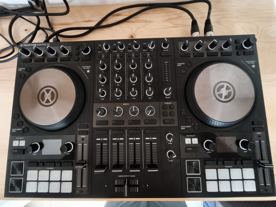 Native Instruments Traktor S4 MK3