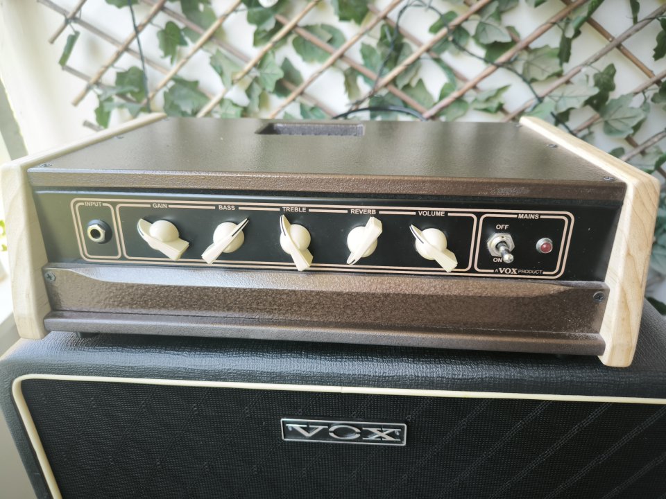 Vox AC10 (convertido a cabezal) + Pantalla Vox 112 Greenback de segunda mano · Foto 2 de 4 · Murcia · 350 €