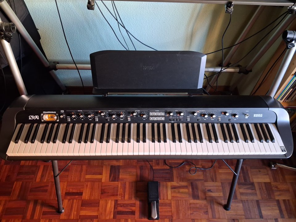 Piano Korg SV-1 de 88 teclas + Soporte + Funda de segunda mano · Foto 1 de 10 · Palencia · 1200 €