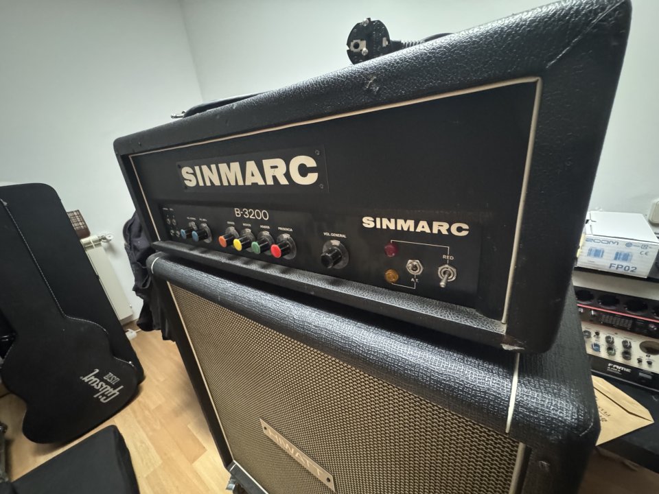 Cambio Sinmarc b3200 + pantalla Hiwatt 4x12 england fane purple de segunda mano · Foto 1 de 3 · Guadalajara · 1850 €