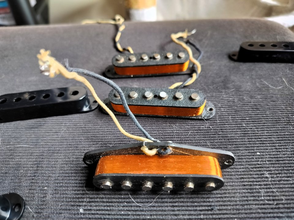 Set 3 pastillas Suhr V60LP Stratocaster de segunda mano · Foto 2 de 7 · Valladolid · 280 €