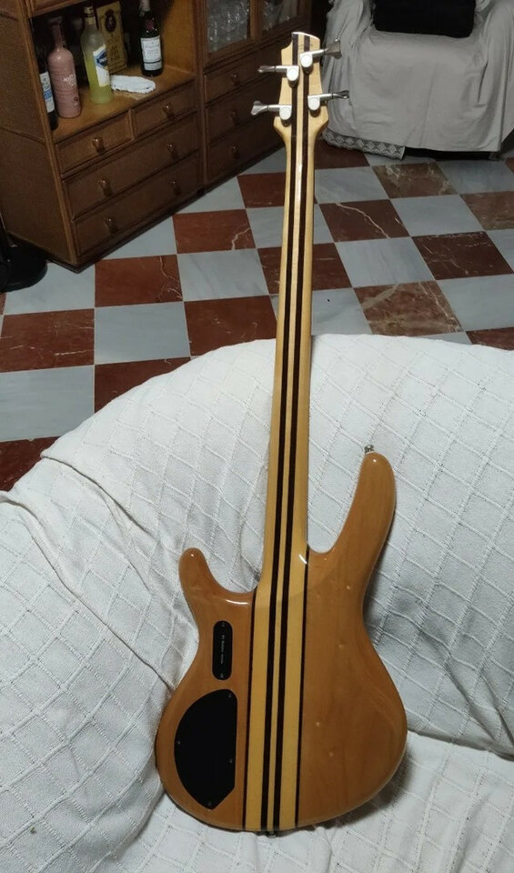 Bajo Cort Artisan A4 de 4 cuerdas Korea