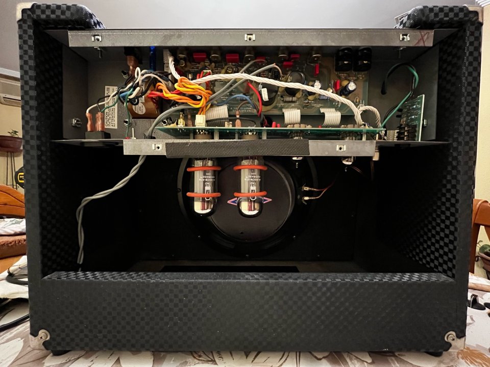 Ampeg SJ12-T de segunda mano · Foto 6 de 6 · Valencia · 600 €