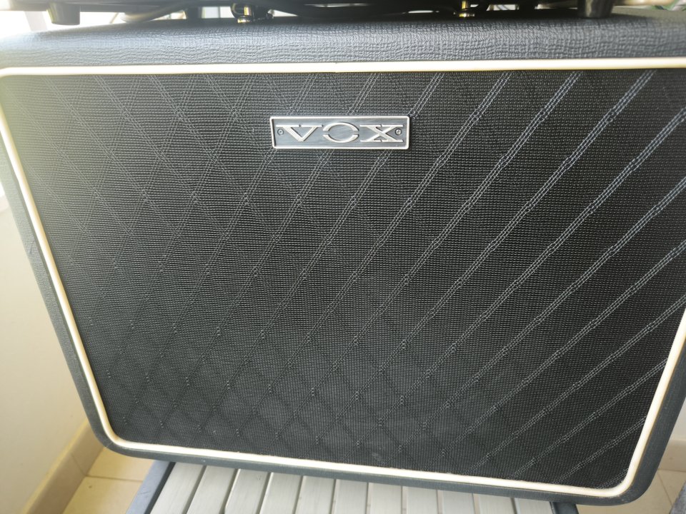 Vox AC10 (convertido a cabezal) + Pantalla Vox 112 Greenback de segunda mano · Foto 3 de 4 · Murcia · 350 €