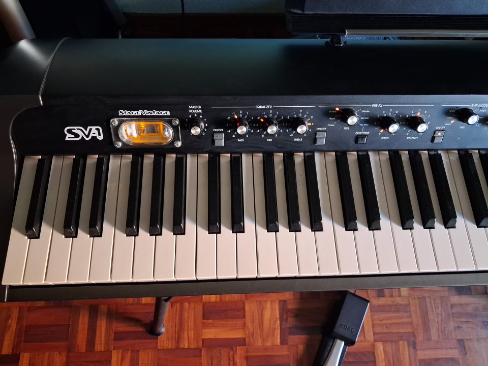 Piano Korg SV-1 de 88 teclas + Soporte + Funda de segunda mano · Foto 2 de 10 · Palencia · 1200 €