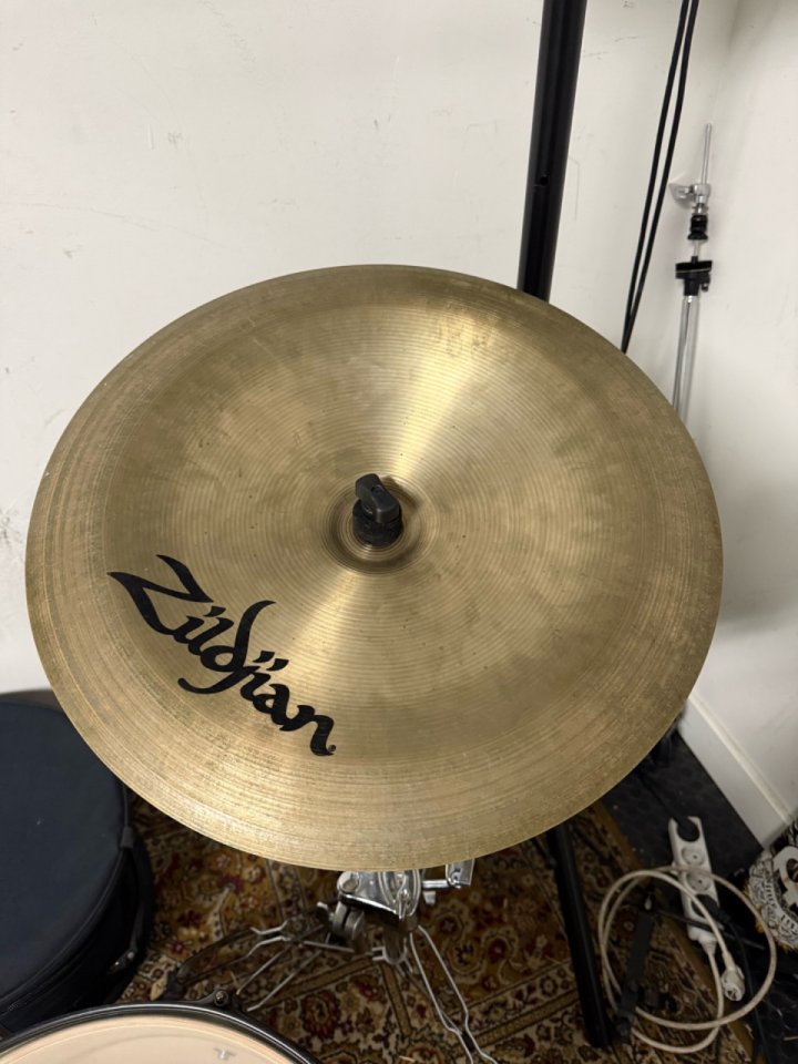 China Zildjian Boy High 18”
