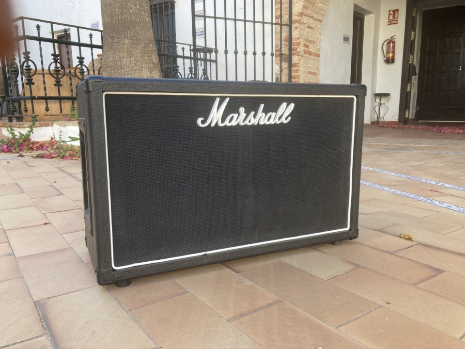 Pantalla 2x12 Open Back Celestion V30 de segunda mano · Foto 1 de 9 · Huelva · 230 €