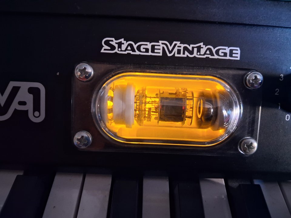 Piano Korg SV-1 de 88 teclas + Soporte + Funda de segunda mano · Foto 5 de 10 · Palencia · 1200 €
