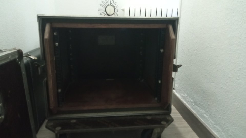 Flight-case con ruedas de 8 alturas de rack