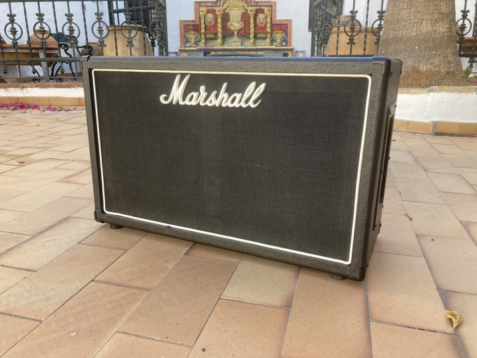 Pantalla 2x12 Open Back Celestion V30 de segunda mano · Foto 2 de 9 · Huelva · 230 €