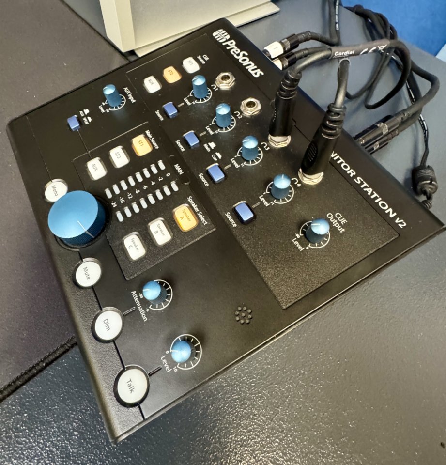 PreSonus Monitor Station V2 de segunda mano · Foto 1 de 3 · Cádiz · 220 €