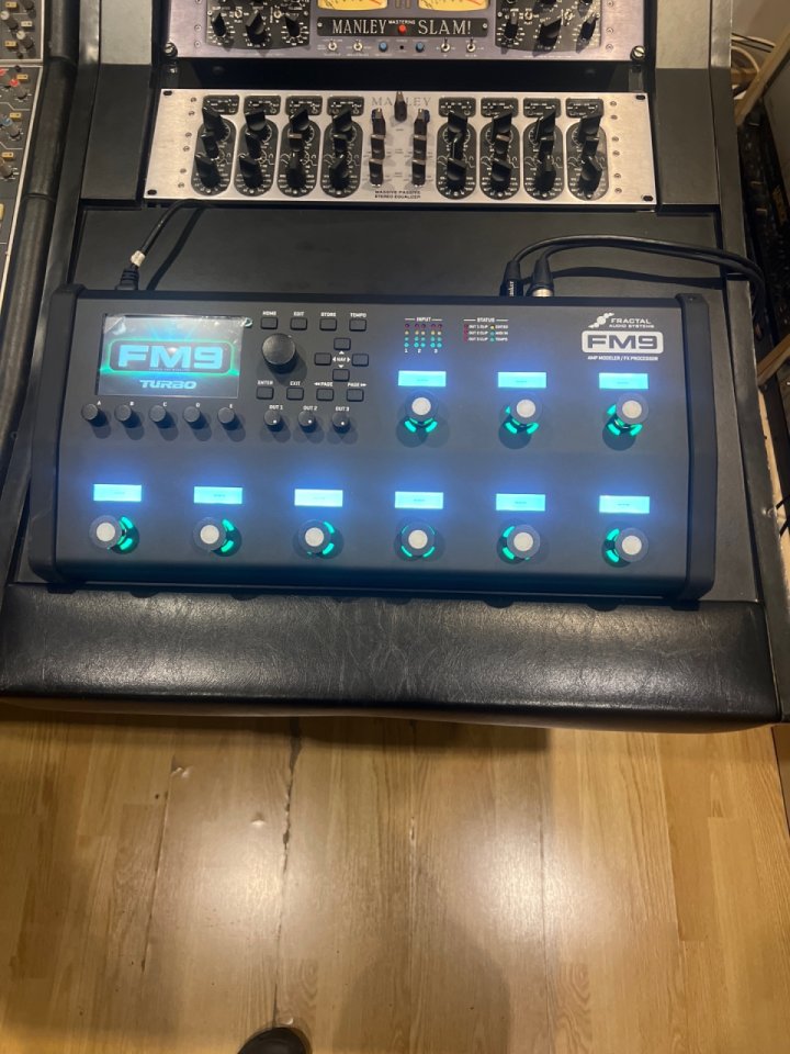 Fractal Audio FM9 de segunda mano · Barcelona · 1500 €