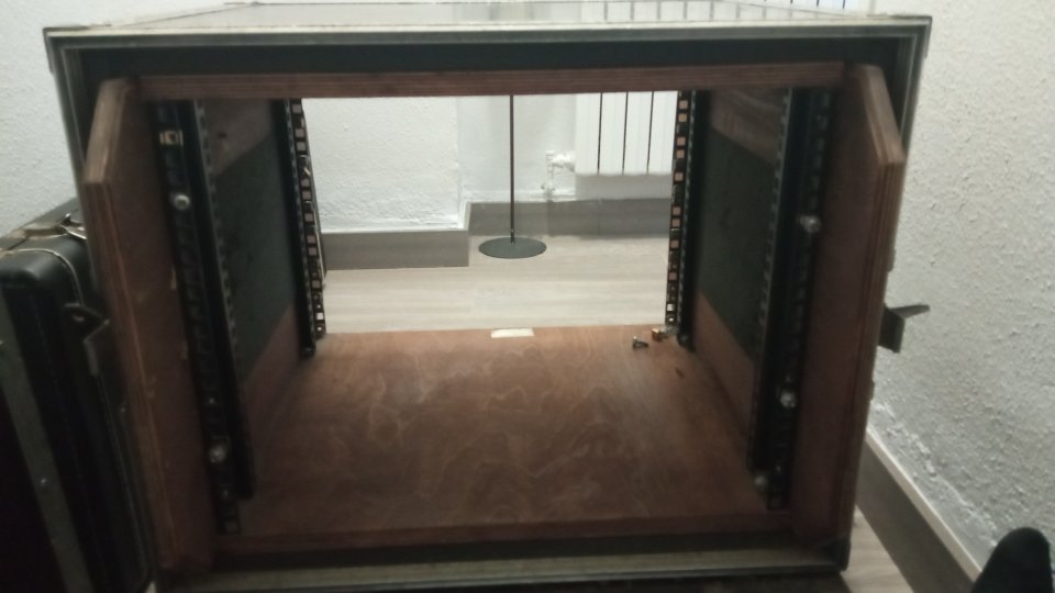 Flight-case con ruedas de 8 alturas de rack