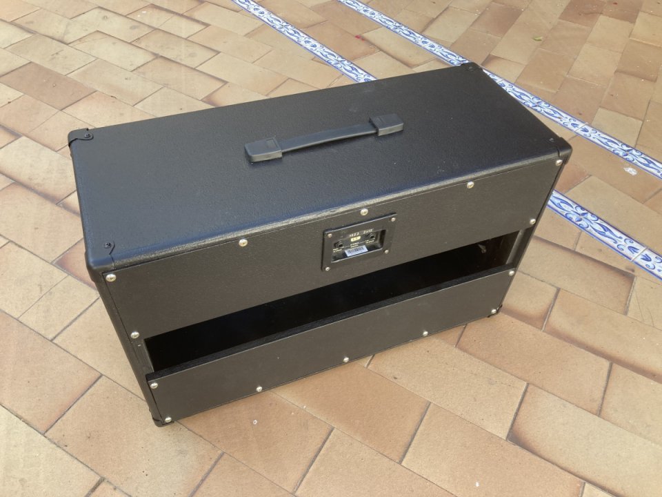 Pantalla 2x12 Open Back Celestion V30 de segunda mano · Foto 3 de 9 · Huelva · 230 €
