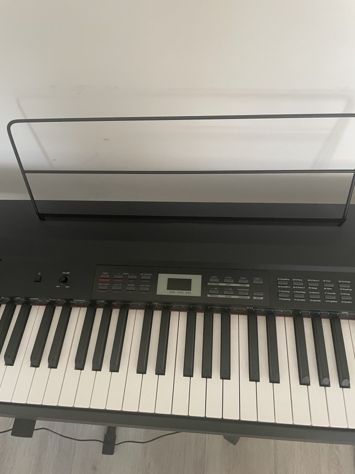 Piano digital 88 teclas Thomann DP-26 de segunda mano · Foto 1 de 3 · Castellón · 270 €