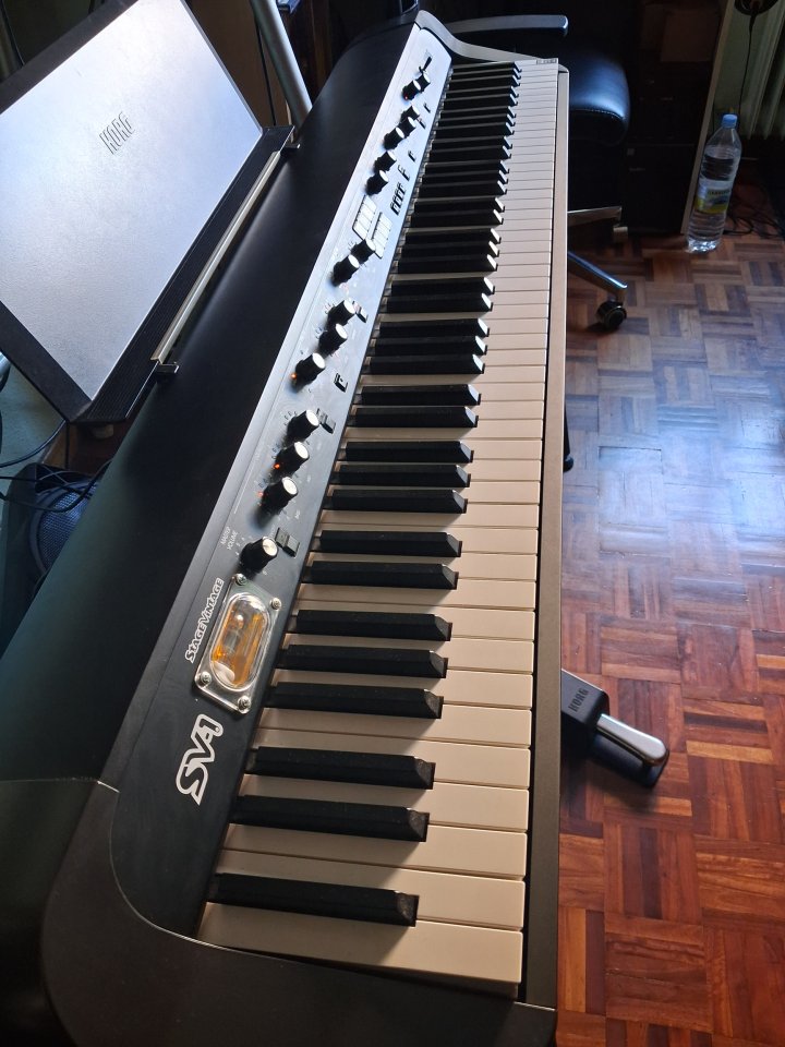 Piano Korg SV-1 de 88 teclas + Soporte + Funda de segunda mano · Foto 7 de 10 · Palencia · 1200 €