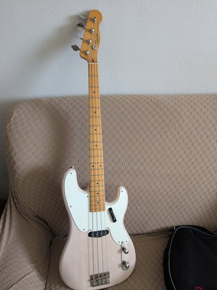 Squier Classic Vibe '50s Precision Bass Blanco de segunda mano · Foto 1 de 7 · Málaga · 340 €
