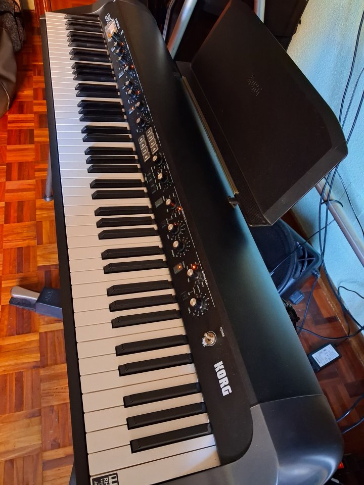 Piano Korg SV-1 de 88 teclas + Soporte + Funda de segunda mano · Foto 8 de 10 · Palencia · 1200 €