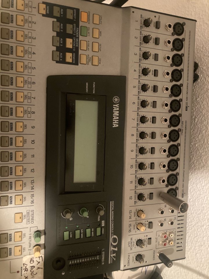 Yamaha 01v de segunda mano · Foto 2 de 8 · Sevilla