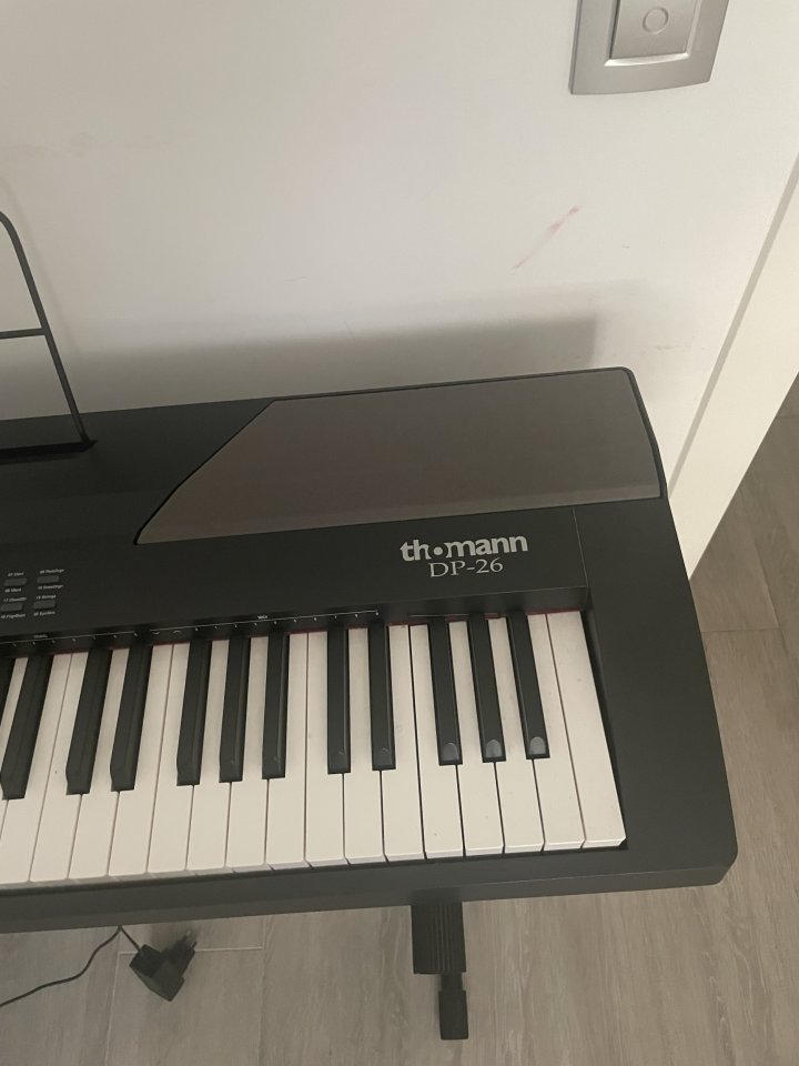 Piano digital 88 teclas Thomann DP-26 de segunda mano · Foto 3 de 3 · Castellón · 270 €