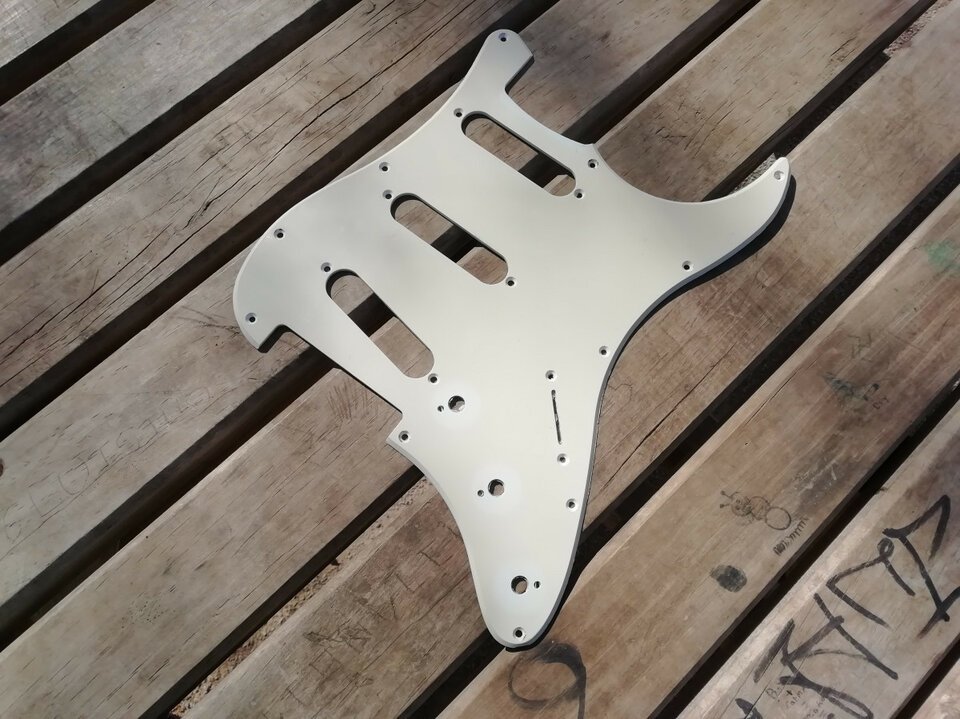 Golpeador Stratocaster años 80 de segunda mano · Foto 3 de 8 · Albacete · 15 €