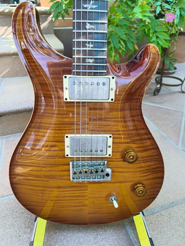 PRS McCARTY ARTIST TOP con TREMOLO Y DIAPASON BRAZILIAN ROSEWOOD FRIMADO (2000) de segunda mano · Foto 6 de 10 · Madrid · 5000 €