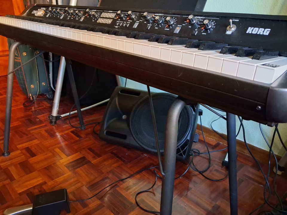 Piano Korg SV-1 de 88 teclas + Soporte + Funda de segunda mano · Foto 10 de 10 · Palencia · 1200 €