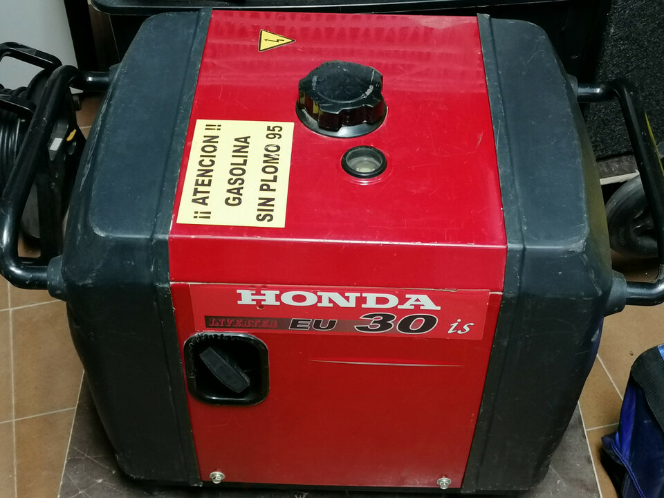 Generador inverter Honda EU30is - 3kVa estables. SOLO 437h uso