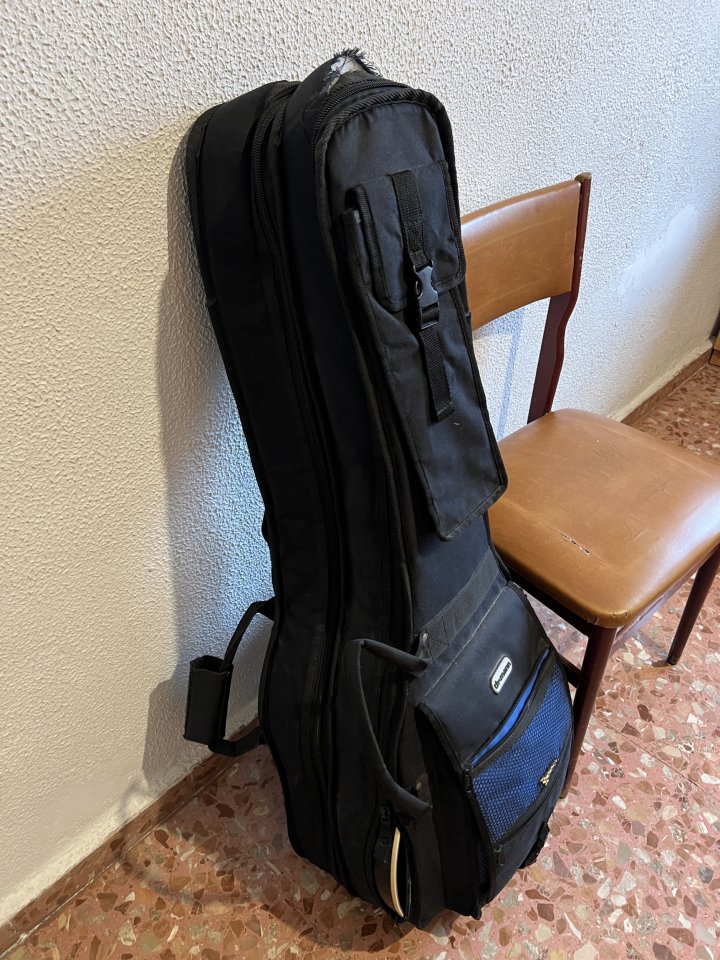 Guitarra Elctro-clásica (Nylon) y Bajo Ibáñez escala corta