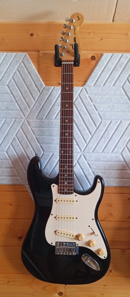 Squier Strat pre-catalog de transición PV-4 1995 made in china de segunda mano · Foto 2 de 8 · Alicante · 195 €