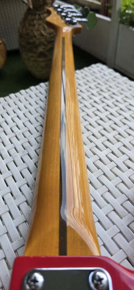 Bajo Eléctrico Hondo