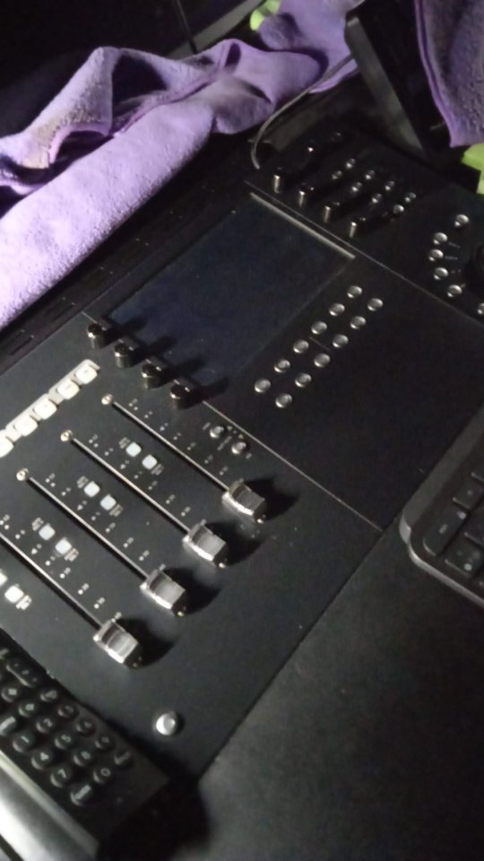 Controladoras AVID serie Artist BackFace