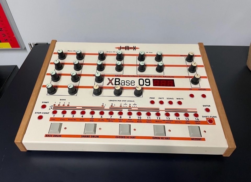 Jomox Xbase09 de segunda mano · Foto 2 de 6 · Valladolid · 490 €