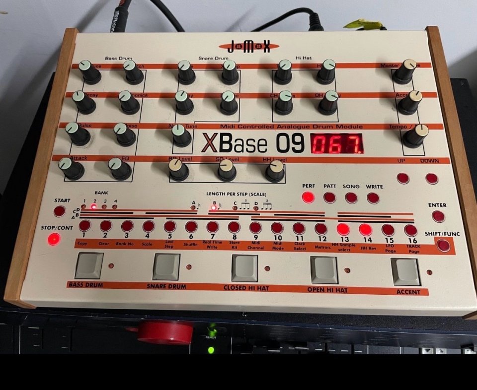 Jomox Xbase09 de segunda mano · Foto 3 de 6 · Valladolid · 490 €