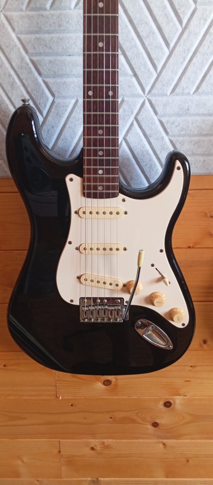 Squier Strat pre-catalog de transición PV-4 1995 made in china de segunda mano · Foto 4 de 8 · Alicante · 195 €