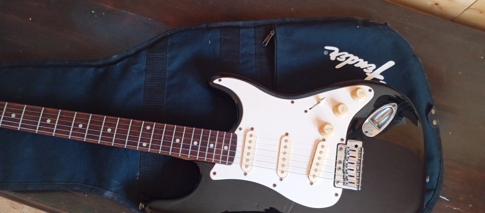 Squier Strat pre-catalog de transición PV-4 1995 made in china de segunda mano · Foto 5 de 8 · Alicante · 195 €