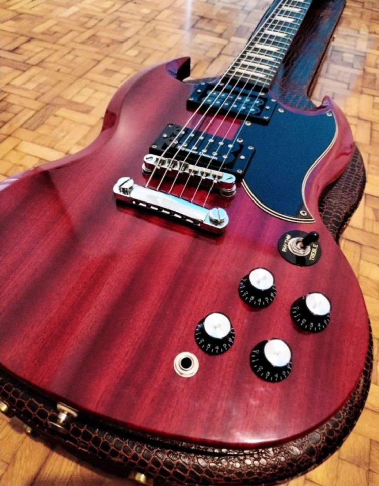Epiphone SG 400 con extras de segunda mano · Foto 2 de 9 · Tarragona · 350 €