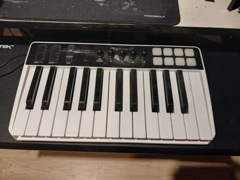 IK Multimedia iRig Keys I/O 25 Teclado controlador e interfaz de audio de segunda mano · Foto 2 de 3 · Lleida · 120 €