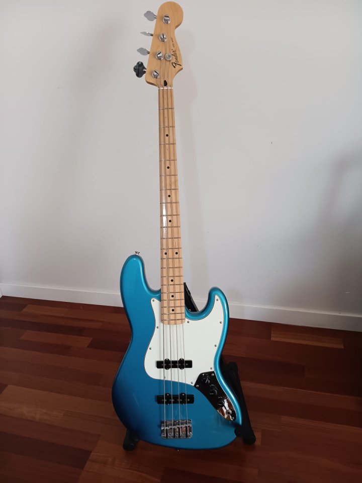 Fender Standard JAZZ BASS
