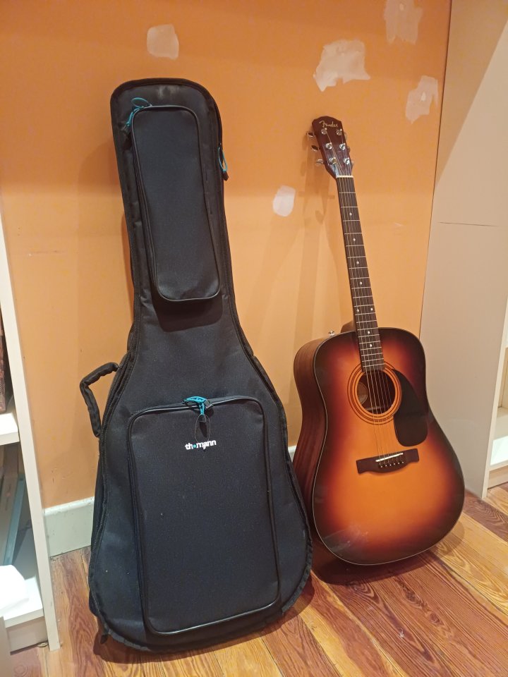 Fender CD-60 Sunburst de segunda mano · Foto 1 de 2 · Gipuzkoa · 140 €