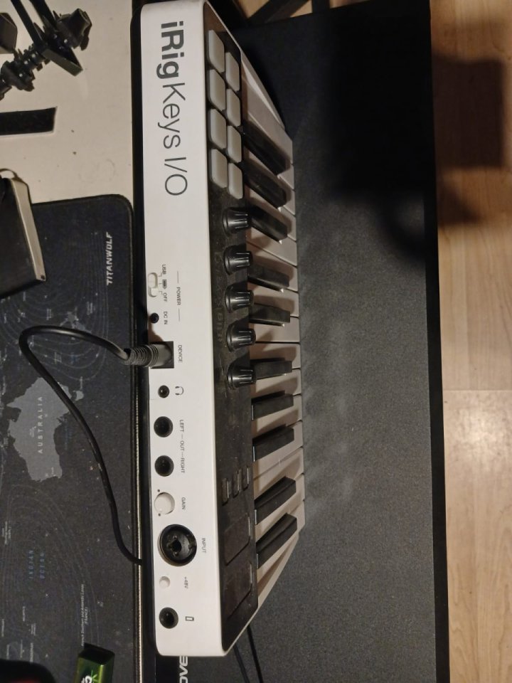 IK Multimedia iRig Keys I/O 25 Teclado controlador e interfaz de audio de segunda mano · Foto 3 de 3 · Lleida · 120 €