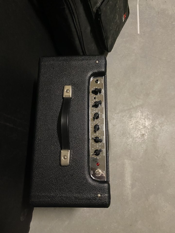 Fender Blues Junior de segunda mano · Foto 3 de 5 · Bizkaia · 540 €