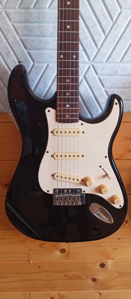 Squier Strat pre-catalog de transición PV-4 1995 made in china de segunda mano · Foto 8 de 8 · Alicante · 195 €