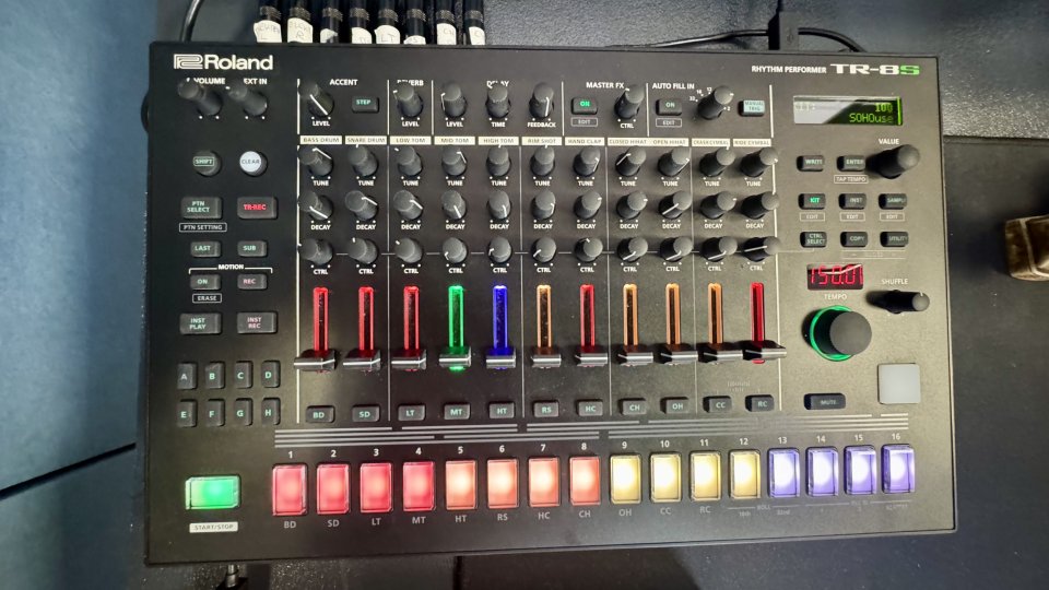 Roland TR8S de segunda mano · Foto 2 de 2 · Cádiz · 550 €