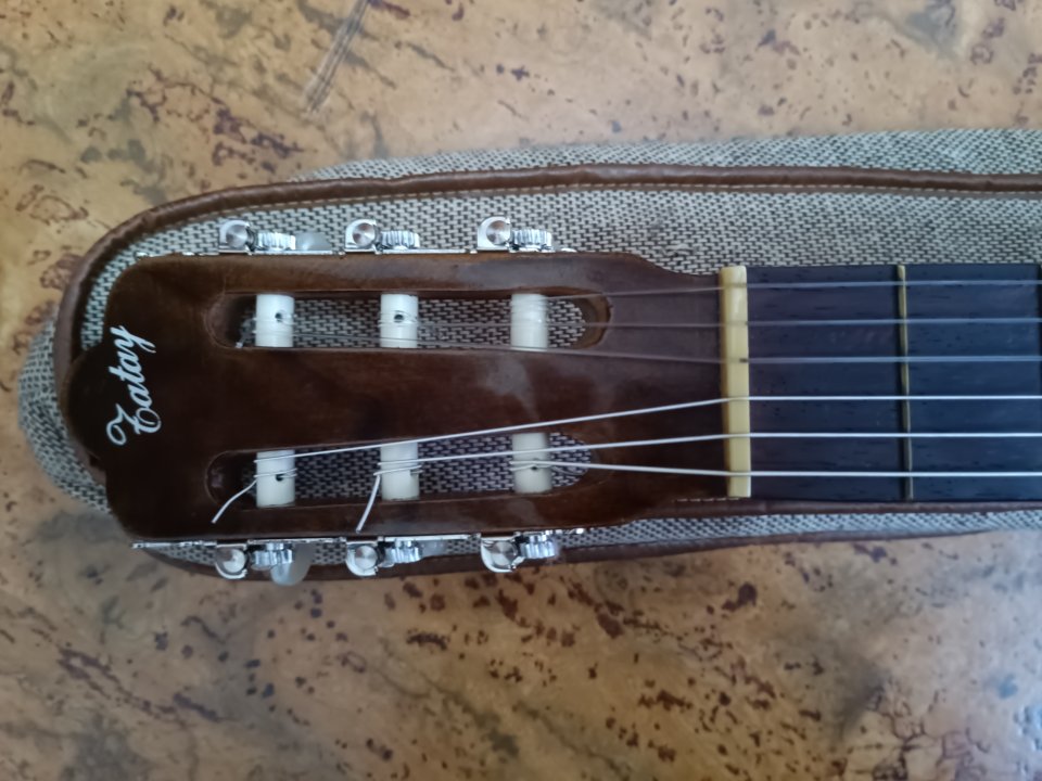 Guitarra clásica Hijos de Vicente Tatay de segunda mano · Foto 4 de 10 · Ourense · 200 €