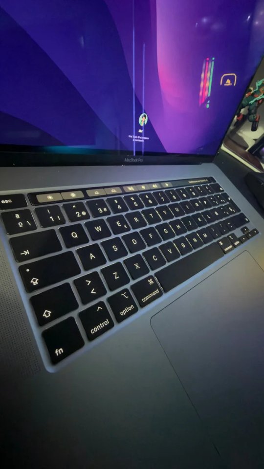 MacBook Pro 16" 32Gb de segunda mano · Foto 2 de 4 · Cantabria · 750 €