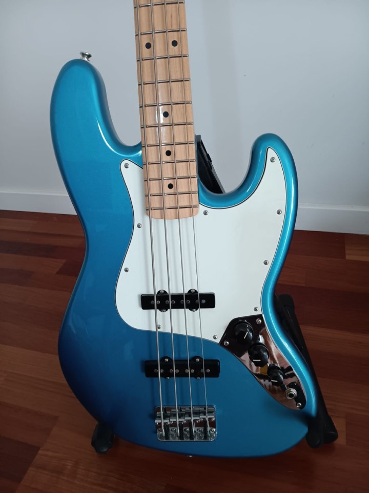 Fender Standard JAZZ BASS