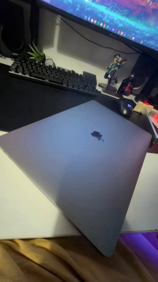 MacBook Pro 16" 32Gb de segunda mano · Foto 3 de 4 · Cantabria · 750 €