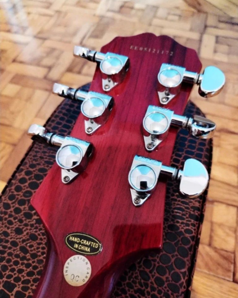Epiphone SG 400 con extras de segunda mano · Foto 8 de 9 · Tarragona · 350 €