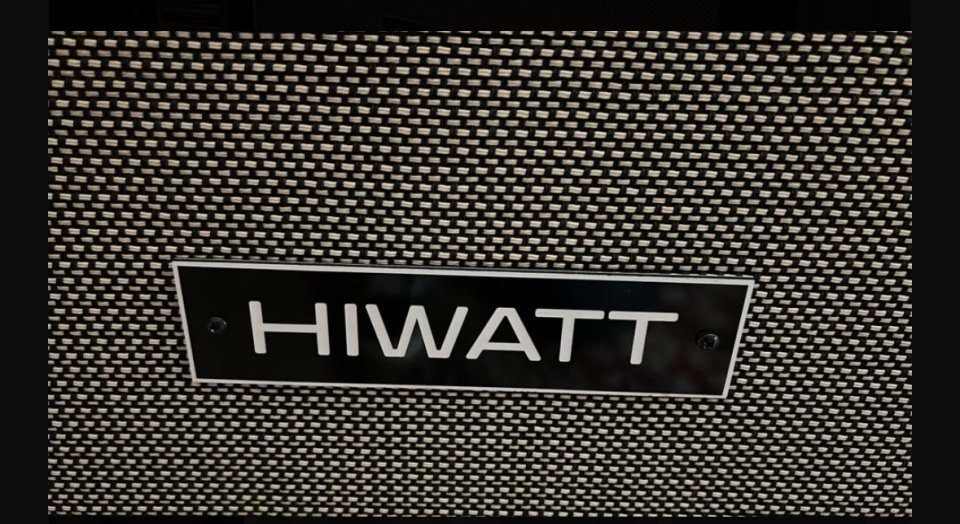 Cambio Sinmarc b3200 + pantalla Hiwatt 4x12 england fane purple de segunda mano · Foto 3 de 3 · Guadalajara · 1850 €
